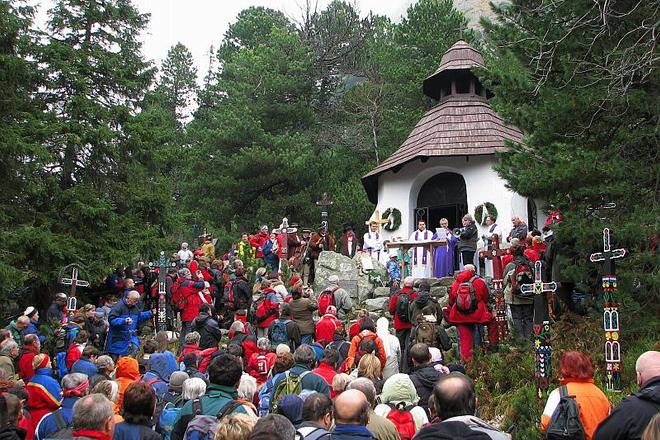 Hundreds gathered at a Mass commemorating those who have died in the mountains.