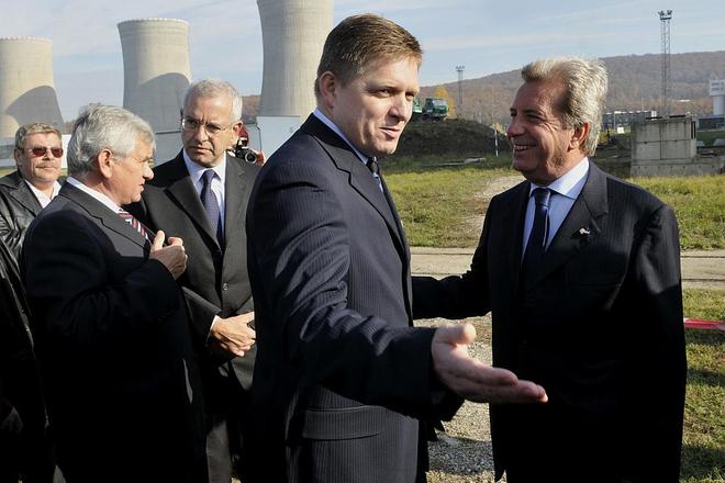 Enel CEO Fulvio Conti (right) and PM Fico at Mochovce.
