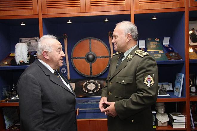 Ľubomír Bulík, the head of the General Staff, received Major General Ivan Schwarz (left). 
