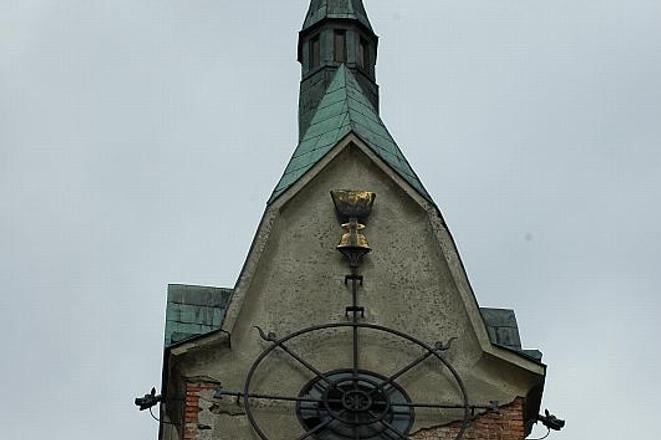 The spire of Liptovská Osada's Hussite church 