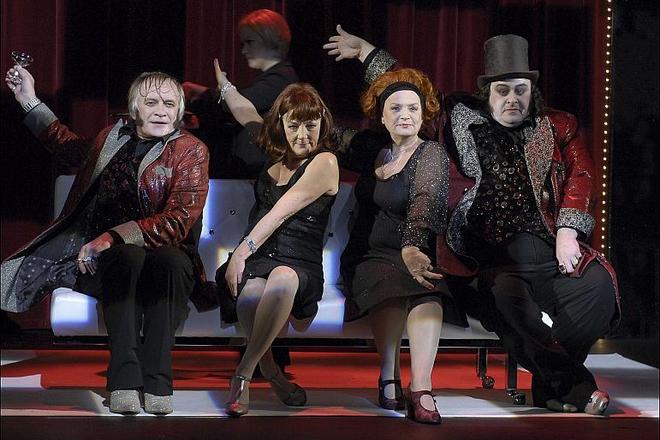 Comédie-Française performs Les Précieuses Ridicules.