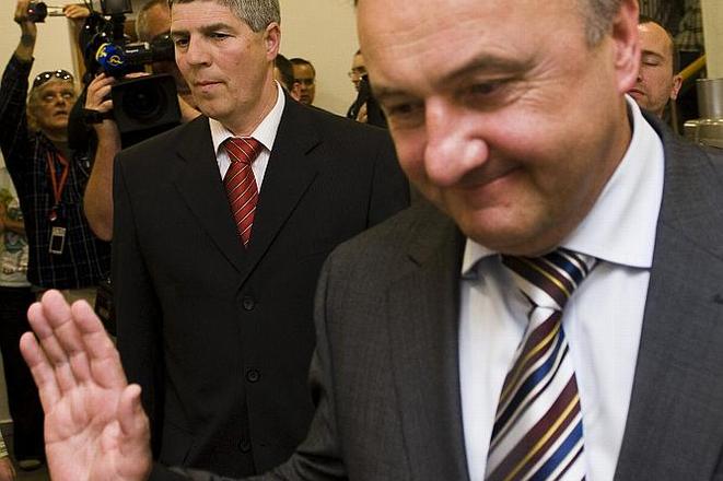 Bugár (left) wants Csáky to change his ways.