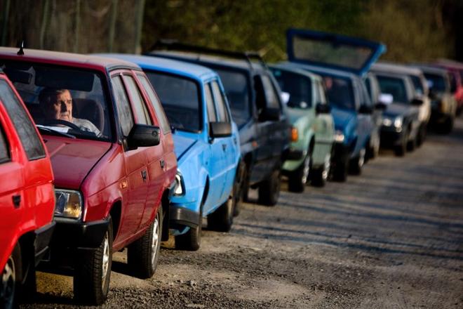 Owners of old cars queued in front of scrapping yards to deliver their old cars and qualified for the car-scrapping bonus.