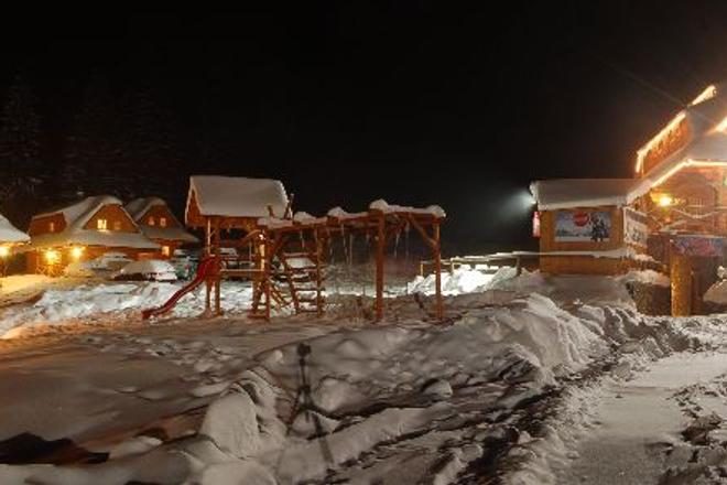 The SkiZábava Hruštín resort at night.