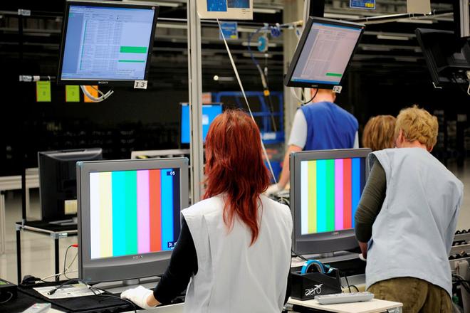 Sony has suspended its expansion plans in Slovakia because of the economic crisis.