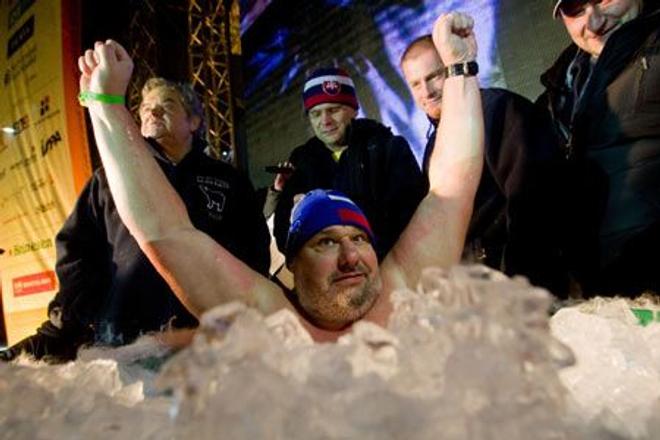 Tibor Birčák attempts a world record.