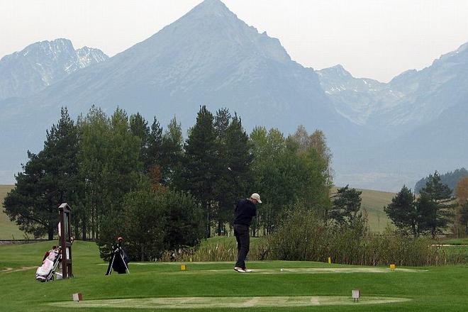 The Black Stork course offers a view of the High Tatras.