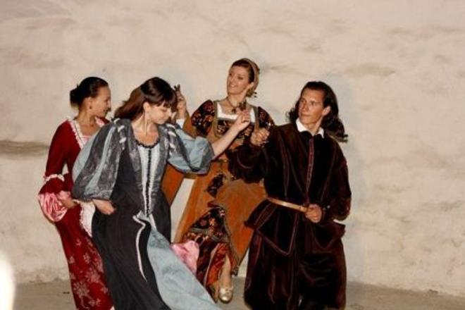 Period dances will be taught in Banská Štiavnica.