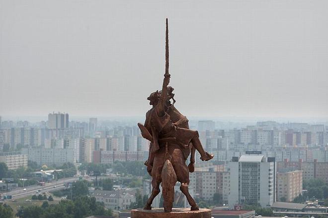 The statue of Svätopluk at Bratislava Castle.