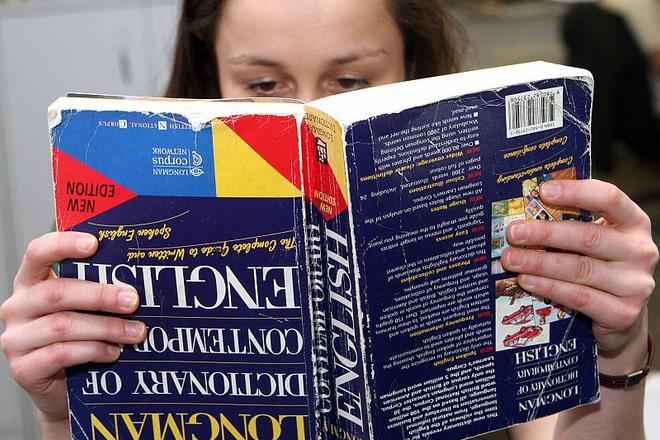 Reading in English can prove a challenge. 