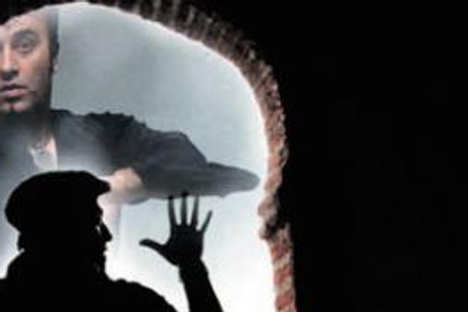 Sashar Zarif's performance explored perceptions about migrants and his own life experience.