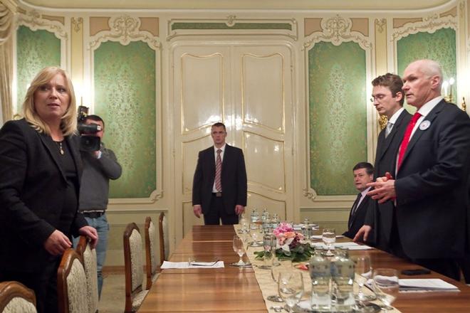 The main players  prepare to negotiate.
