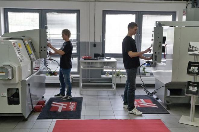 The government seeks more technical training and cooperation with business. 