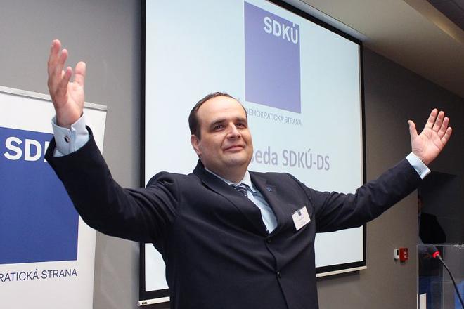 Can Pavol Frešo succeed in halting the deep slide in support for the SDKÚ'?