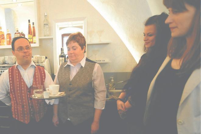 Employees of the Radnièka café offer their services.