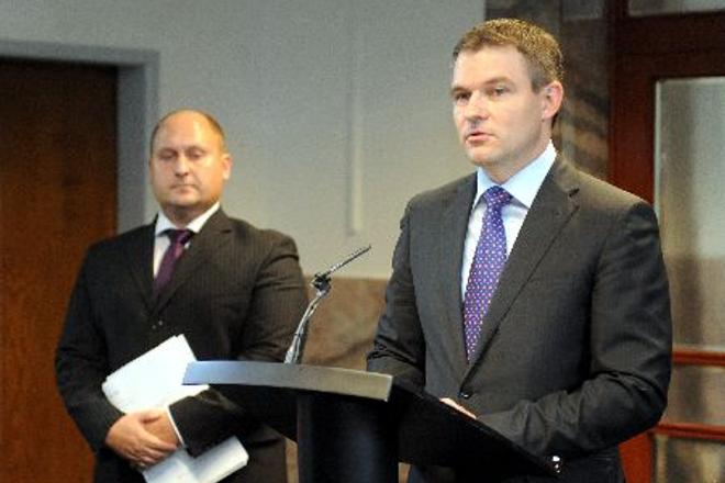 The state secretary of the Finance Ministry Peter Pellegrini (right) and the director of the budgetary policy section at the Finance Ministry Radovan Majerský.