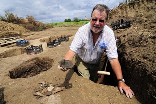 Ulrich Fries offers his help to Slovak archaeology. 