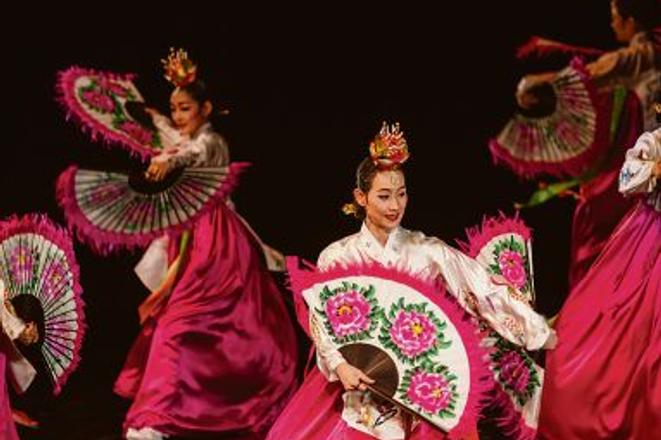 The Korean Son Kyung-Soon Yeajon Dance Company.