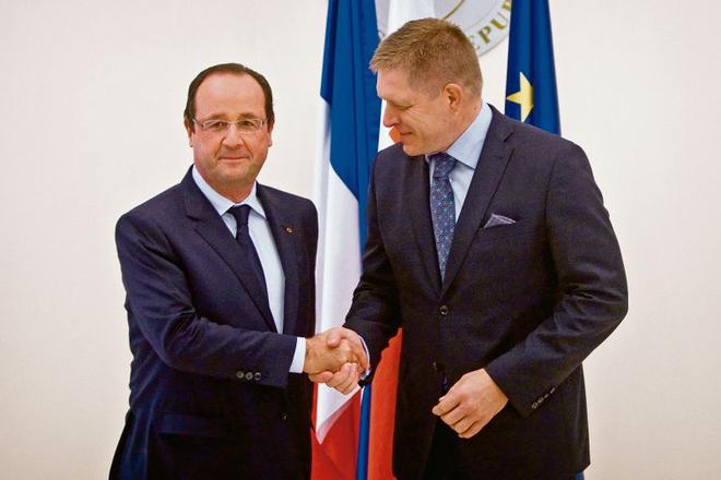Francois Hollande (l) and Robert Fico