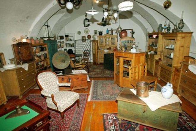 Antiquity shops are hiding many a treasure. 