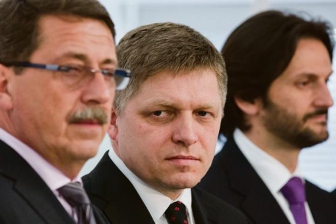 Smer's draft constitutional amendment criticised.