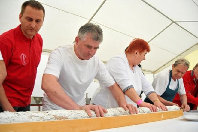 Trdlofest in Skalica with the longest "trdelník" cake. 