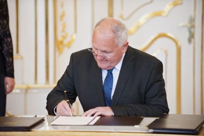 Education Minister Dušan Čaplovič resigned officially on July 3. 