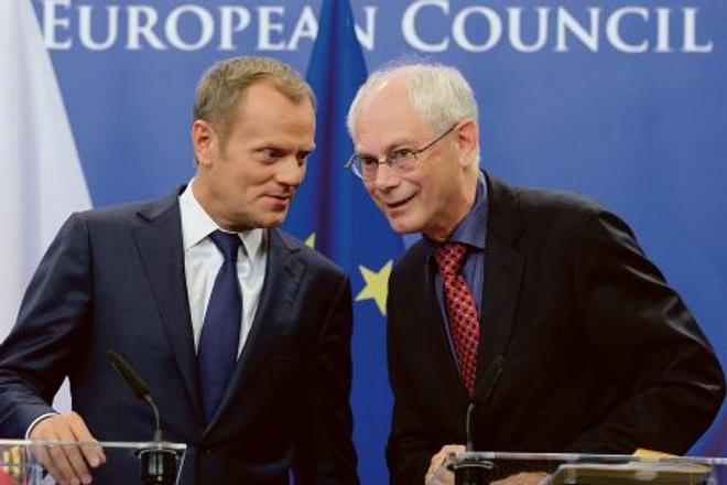 Donald Tusk (l) and Herman van Rompuy.