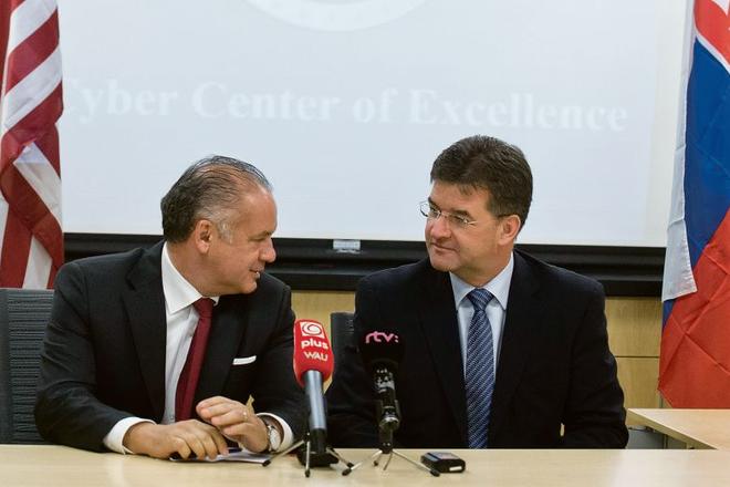 Andrej Kiska (l) and Miroslav Lajčák (r)