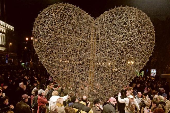 Heart of barbed wire displayed at the 20th anniversary. 