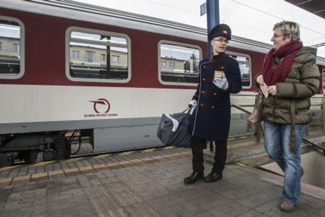 Homeless people can help railway passengers.