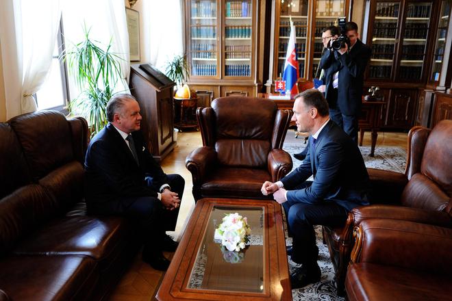 President Andrej Kiska (l) and Health Minister Viliam Čislák (r)