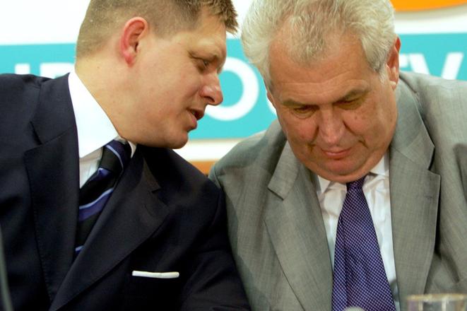Robert Fico (l) and Miloš Zeman in 2005.