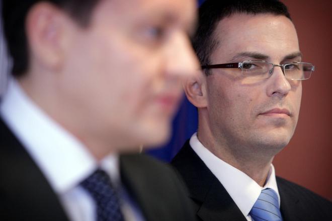 Maroš Žilinka (R) with independent opposition mP Daniel Lipšic (NOVA party).