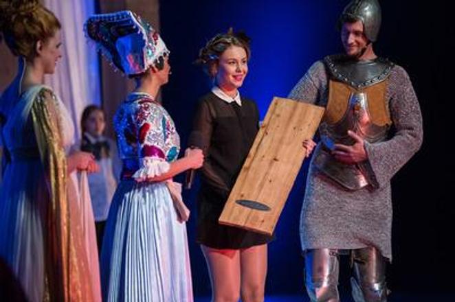 D. Kavashcová (2R) receives award for the best theatre actress 2014/2015 at the festive ceremony in SND.