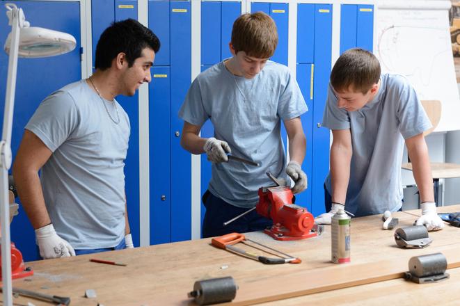 Pupils should learn directly in firms. 