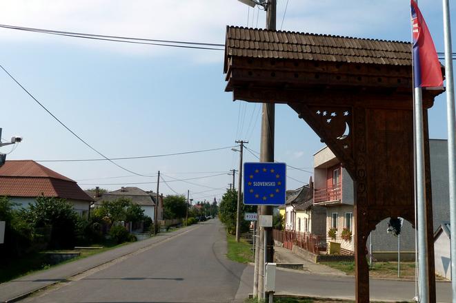 Standing at Slemence border towards Slovakia. 