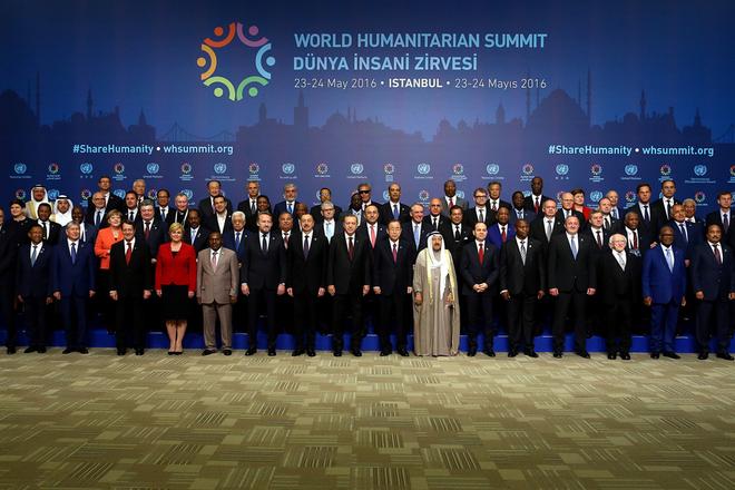 A group of world leaders and representatives pose for a photograph at the World Humanitarian Summit in Istanbul. President Kiska is the fifth from the right in the second row from below.