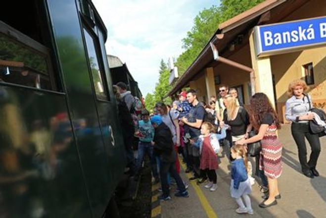 In Banská Bystrica, a historicla train wa spart of the event.