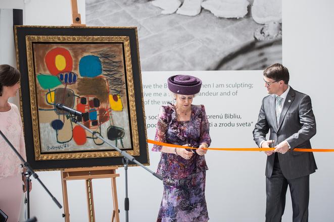 Princess Beatrix of the Netherlands opens the exhibition at the Danubiana Meulensteen Art Museum.