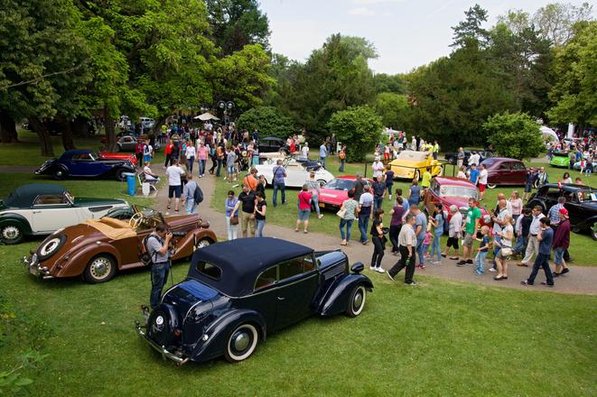 Historic treasures in the automobile industry rode along the Piešťany - Bojnice route.