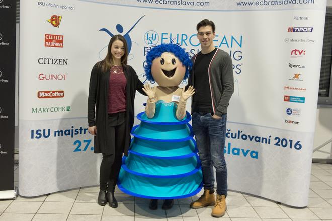 Slovakia’s representatives Lukáš Csölley (r) and Federica Testa (l) with the mascot
