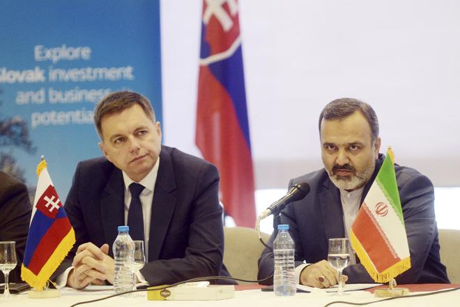 Slovak Finance Minister Peter Kažimír (l) and Khorasan province Governor Razavi Alireza Rashidian (r)