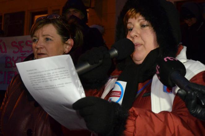 Protest of Prešov nurses, Monika Kavecká of Labour Union of Nurses and Midwives (r).