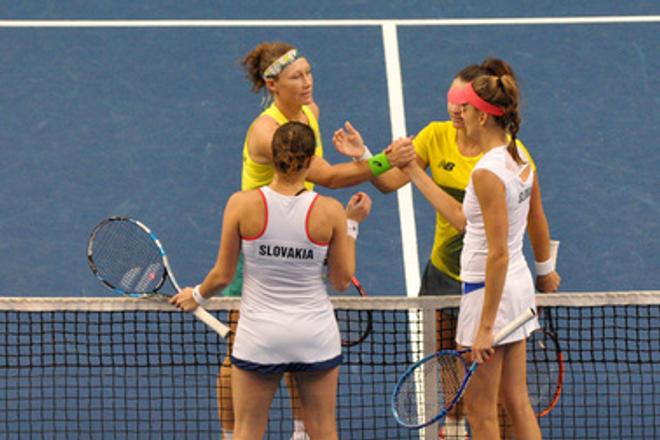 Slovak players Čepelová, Hantuchová (in foregorund) lost to Australian tennis players Stosur (L) and Dellacqua in doubles.