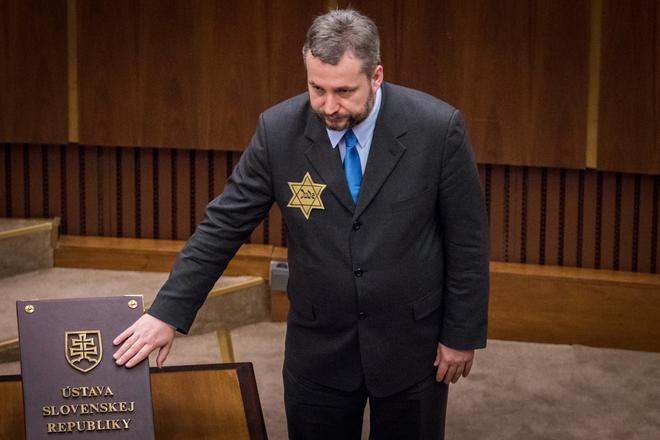 MP Ondrej Dostál swears the oath wearing the Star of David. 
