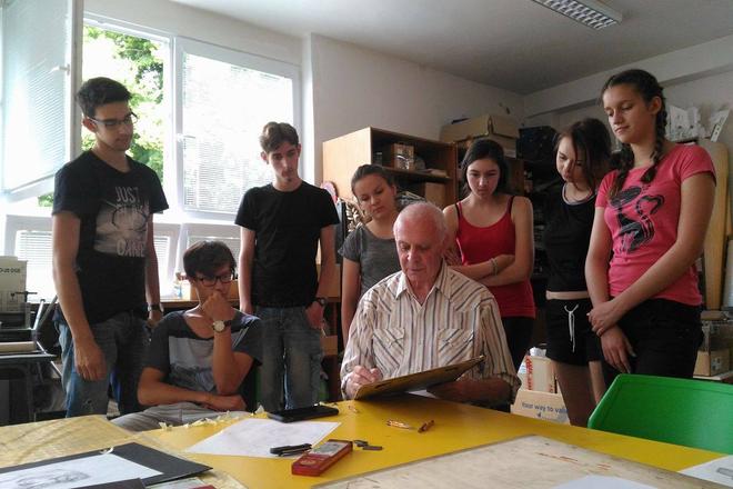 Grigory Gurevich surrounded by his students.