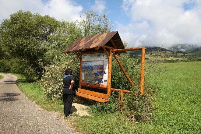 The 20th meridian passes through the area of the village of Pohorelá