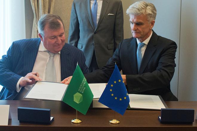 L-R: President of the International Investment Bank Nikolai Kosov and Deputy Chairman of European Investment Fund, Hubert Cottogni.