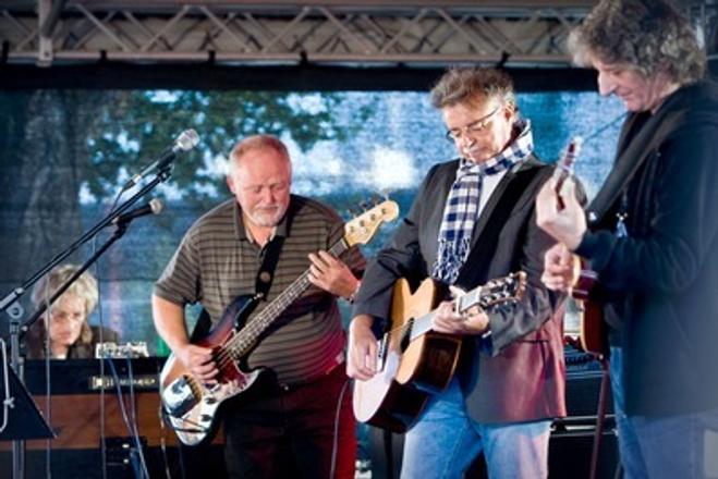 Marián Varga (L) with the Zelená Pošta / Gren Post team at Konvergencie 2012 festival.